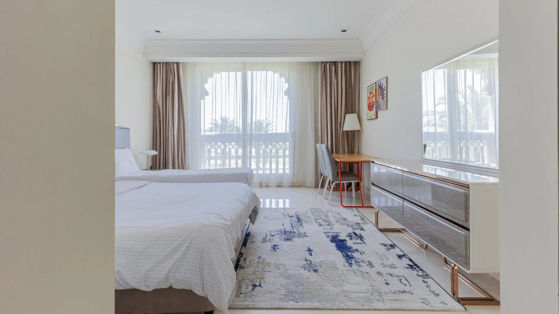 Spacious New 2 Bdr, Pool And Beach Access Dubai Appartamento