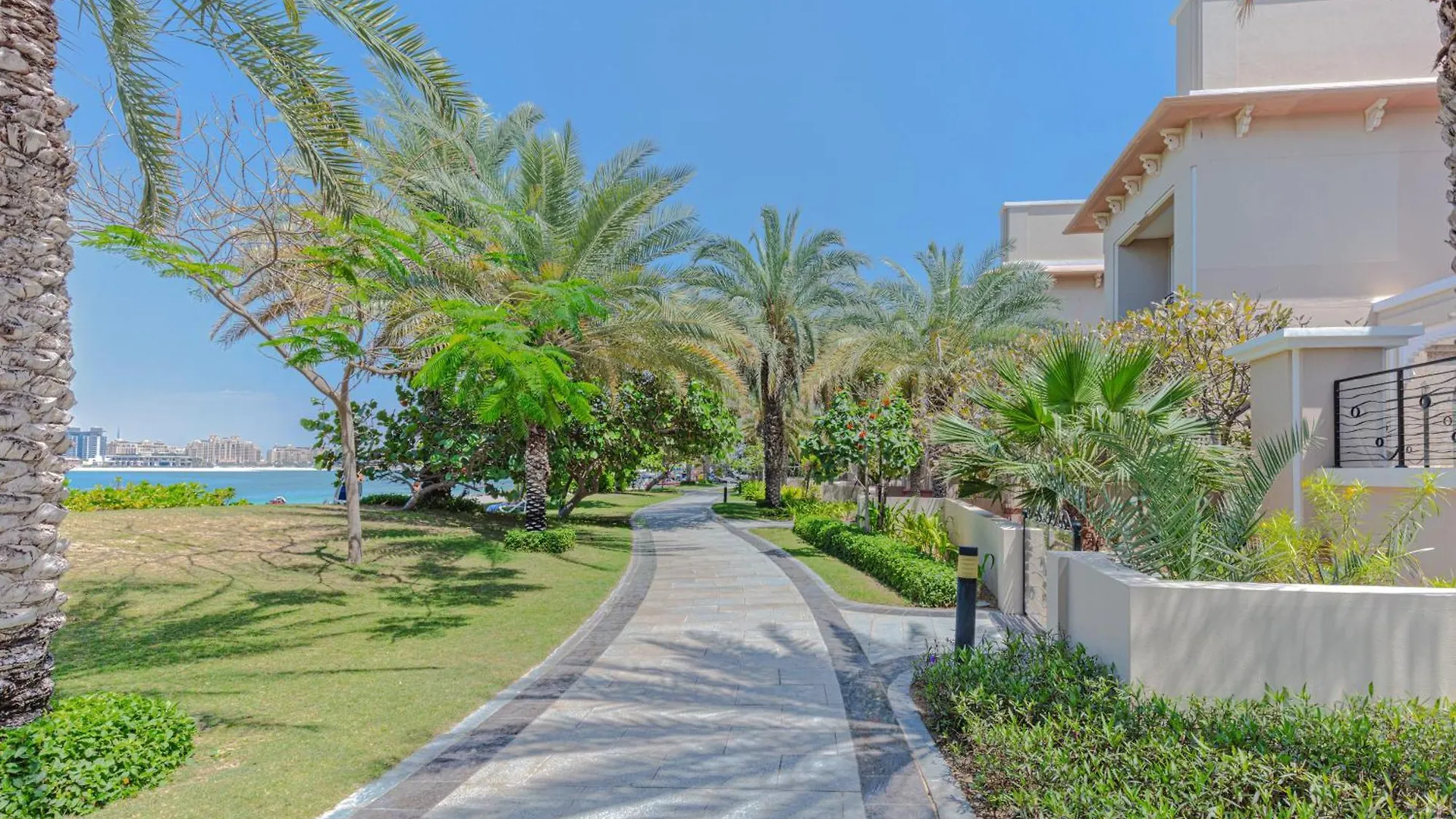 Apartment Spacious New 2 Bdr, Pool And Beach Access Dubai