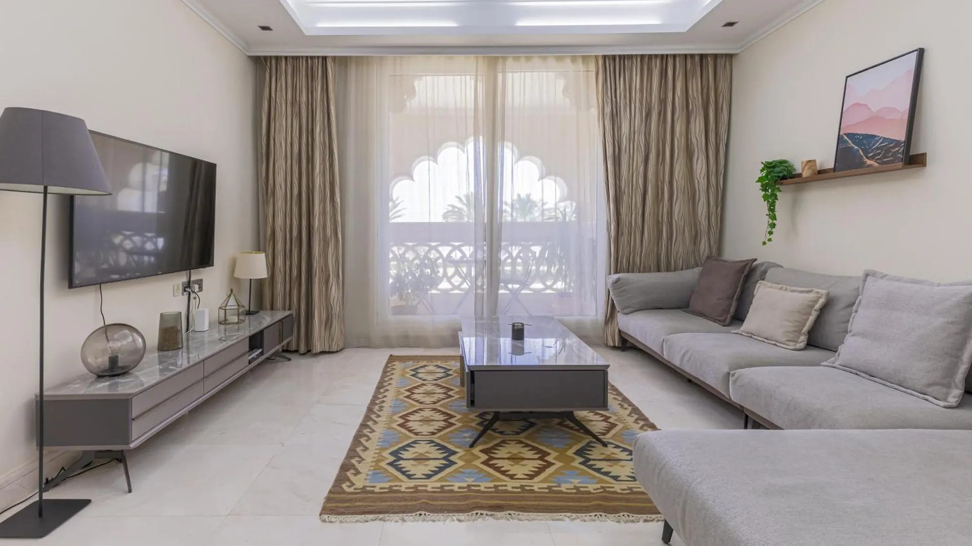 Spacious New 2 Bdr, Pool And Beach Access Dubai Apartment